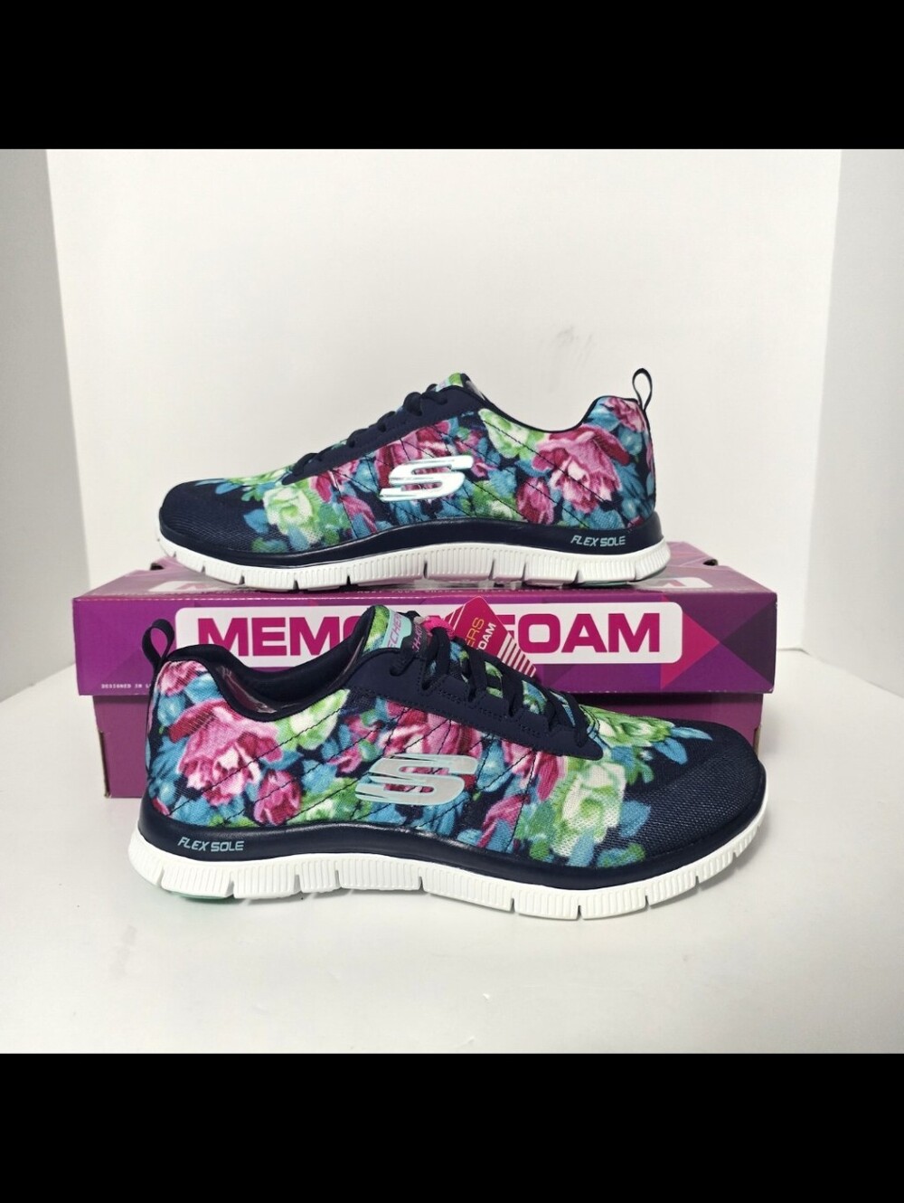 Skechers Wildflowers Womens Size 10